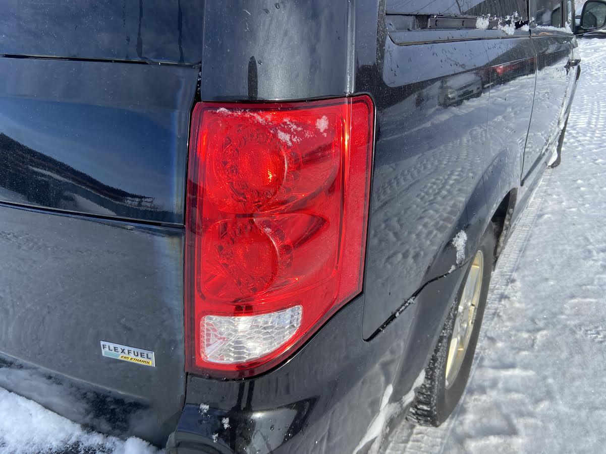 Used OEM RH Taillight fits 2011-2020 Caravan 5182534AF 5182534AE