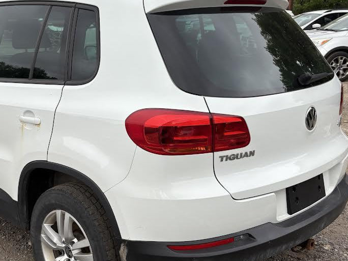 Used OEM LH Tail light fits 2012-2018 Volkswagen Tiguan 5N0945095R