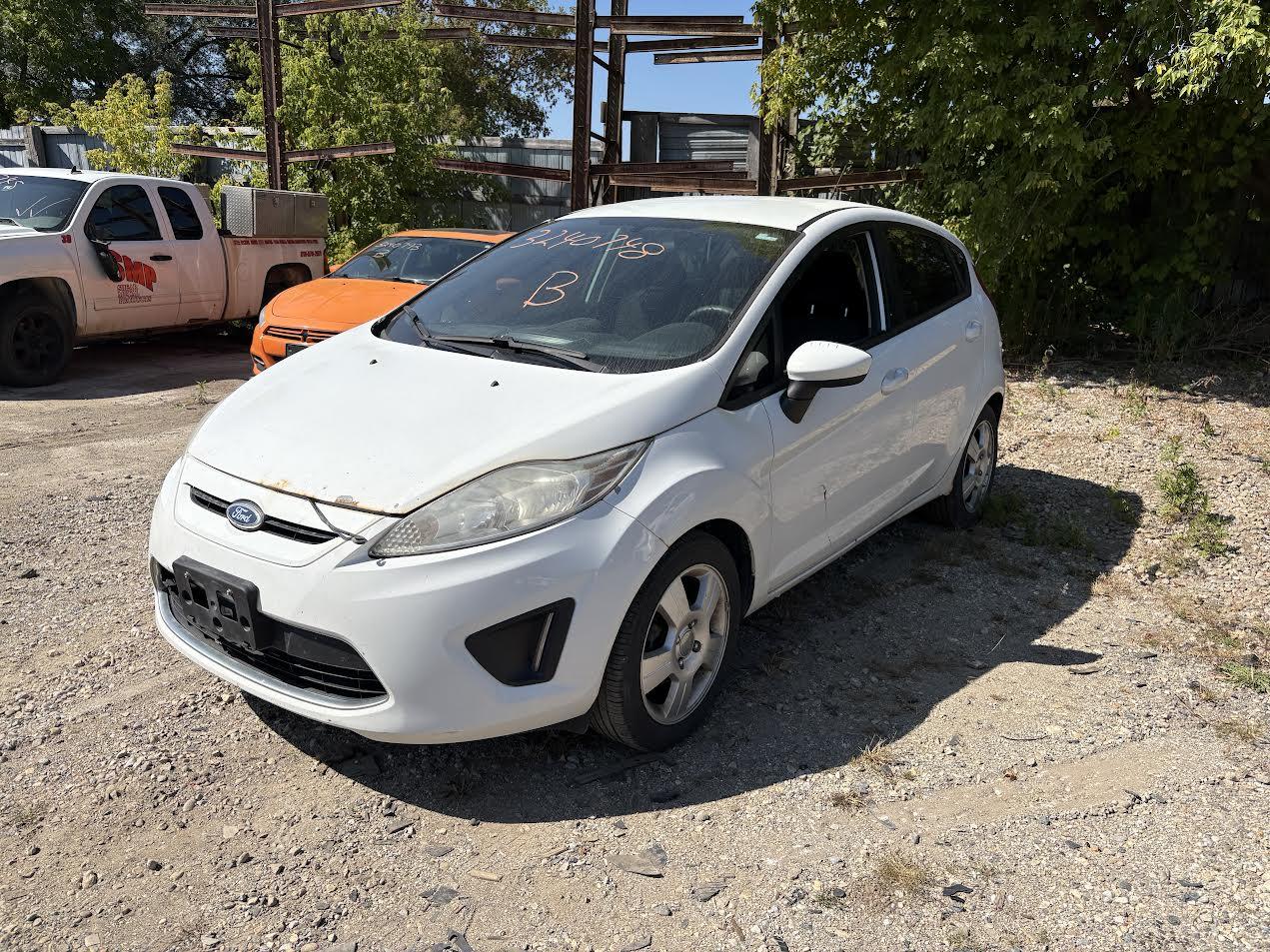 Used OEM RH Head light 2011-2013 Fiesta BE8Z13008A
