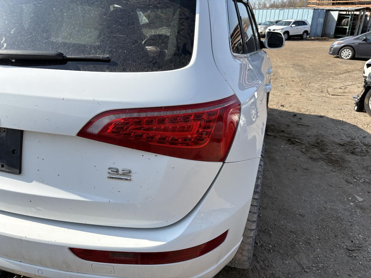 Feu arrière droit (côté passager) d'origine d'occasion pour Audi Q5 (2009-2012) - Référence : 8R0945093B