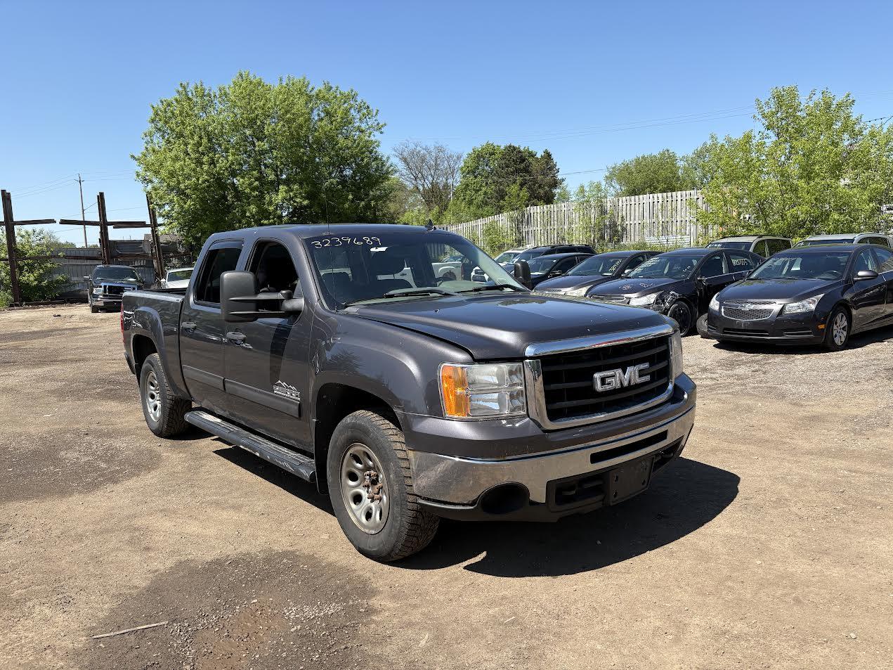 Used OEM R Door Mirror fits 2007-2013 Chevrolet GMC Truck 20809948 DL8