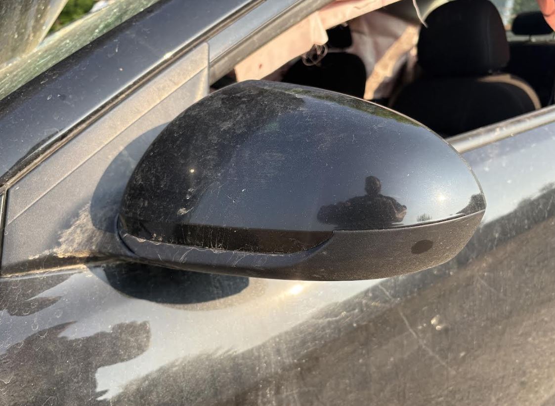 Used OEM LH Driver Door Mirror w/o memory, w/o blind spot, w/o turn signal fits 2017-2018 Hyundai Elantra