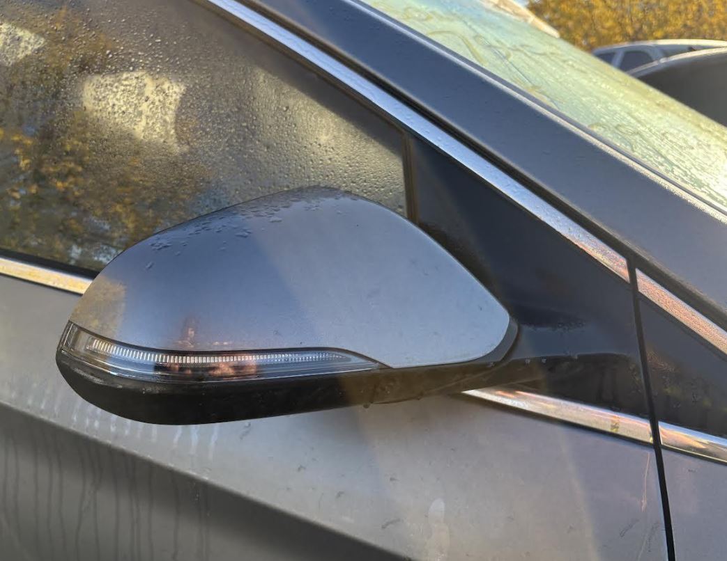 Used OEM RH Passenger side Door Mirror Power w/turn signal w/o memory fits 2018-2019 Hyundai Sonata 87620C2520