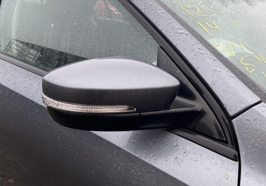 Used OEM R Door Mirror fits 2011-2016 Volkswagen Jetta 5C7857508AE