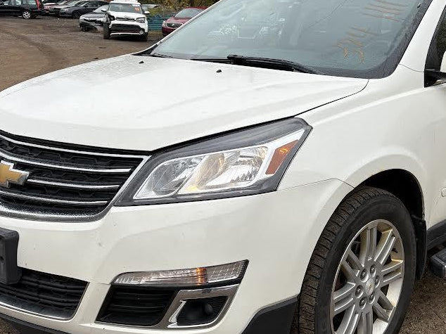 Used OEM LH Driver Side Headlight fits 2013-2017 Chevy Traverse 23402604