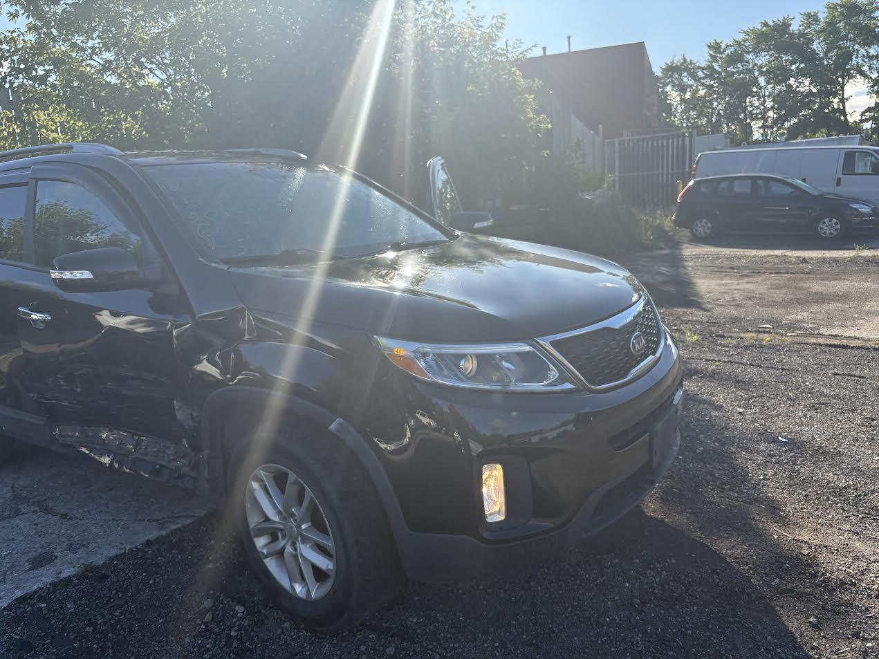 Used OEM RH Headlight fits 2014-2015 Kia Sorento 921021U500