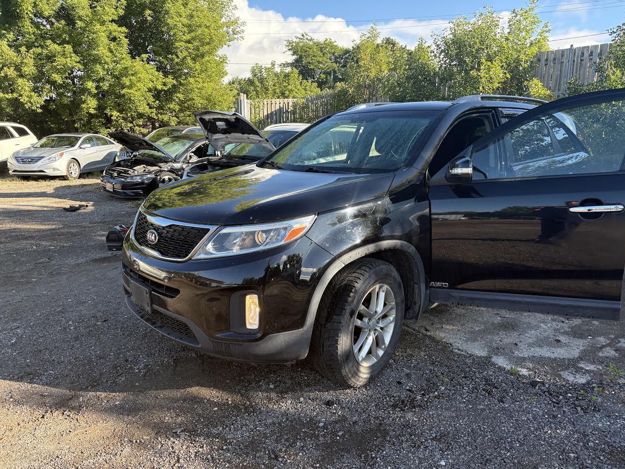 Used OEM LH Headlight fits 2014-2015 Kia Sorento 921011U500