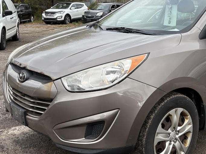 Used OEM Driver Side Headlight fits 2010-2013 Hyundai Tucson 921012S050