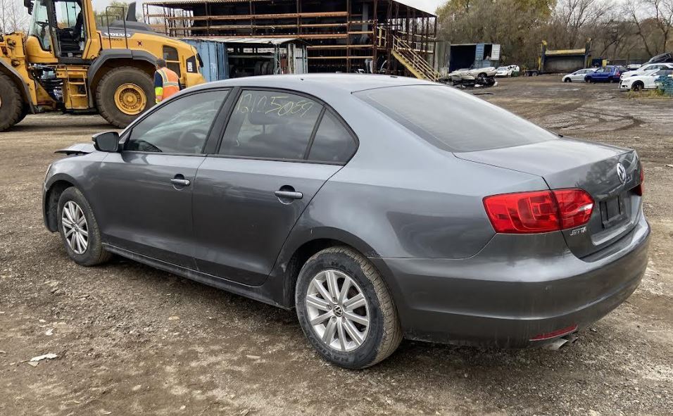 Used OEM A/V Equipment fits 2011-2014 VW Jetta 2012-2014 Jetta GTI 2011 Golf 1K0035164A