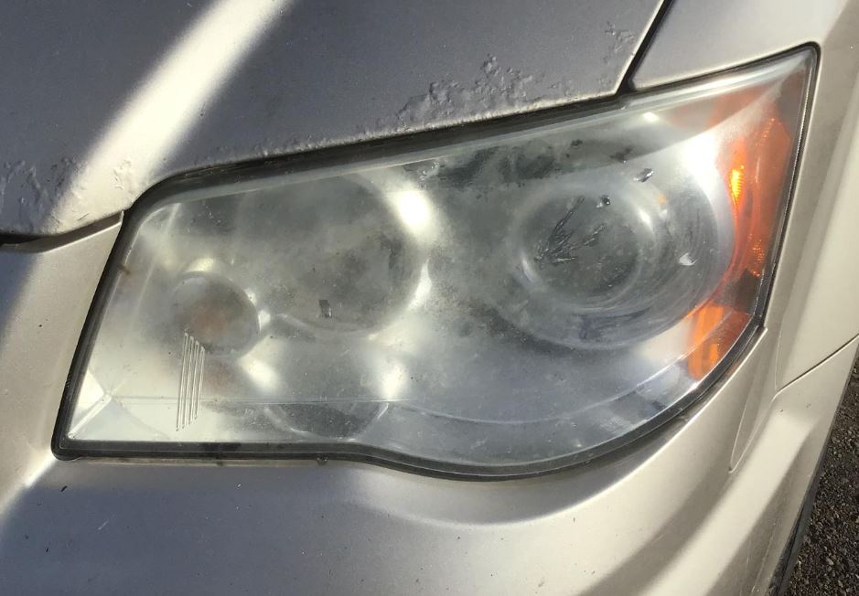 Used OEM Driver side HID Head Light fits 2008-2016 Chrysler Town & Country 5113335AF 5113339AG