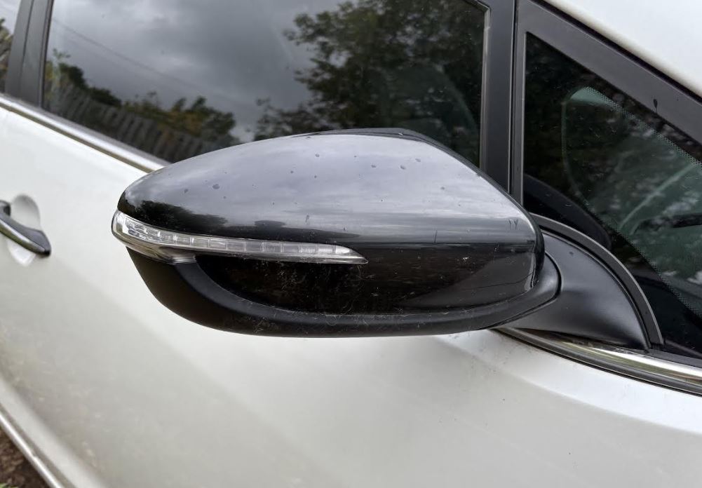 Used OEM RH Side Door Mirror w/courtesy Lamps, w/blind spot alert fits 2017-2018 Kia Forte 87620B0040