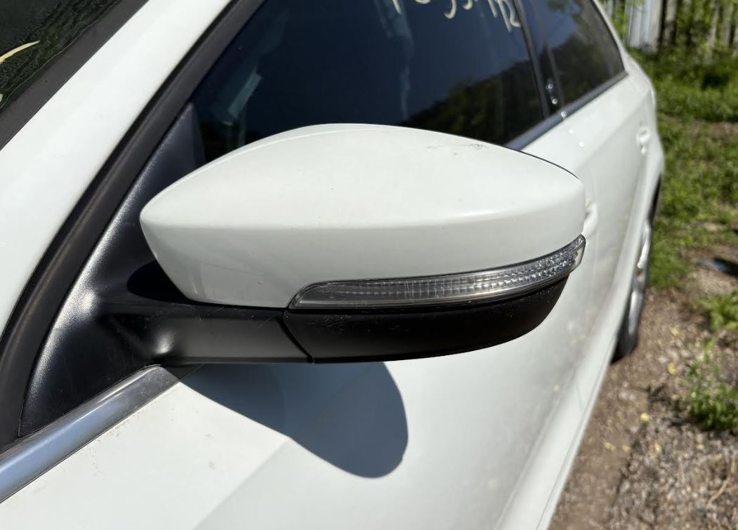 Used OEM LH Driver side Door Mirror Power w/o blind spot alert, w/turn signal fits 2017-2018 Volkswagen Jetta 5C7857507AG, 5C6857537AGRU, 5C6949101