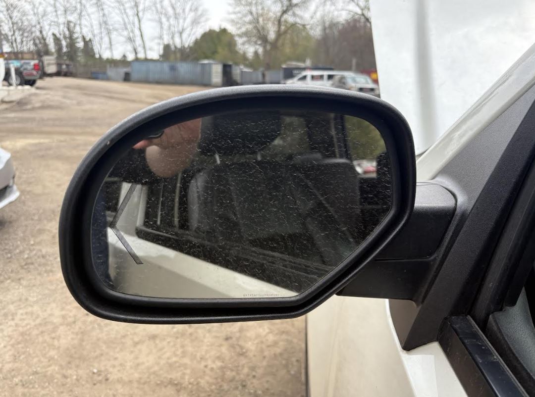 Used OEM LH Driver Door Mirror w/turn signal, w/o wide loading extending fits 2009-2014 Yukon XL1500/2500 Tahoe Suburban 1500/2500 20843108