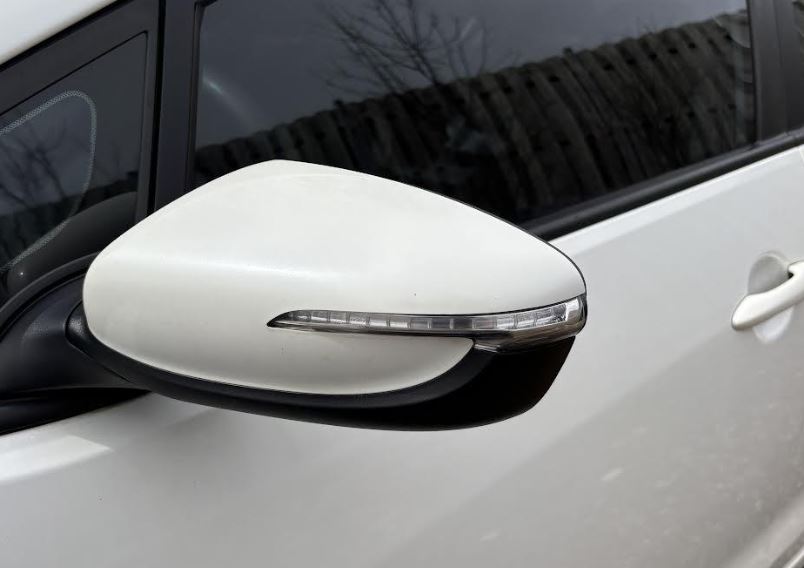 Used OEM LH Driver Door Mirror w/turn Signal fits 2014-2016 Kia Forte Hatchback/Coupe 87610A7210