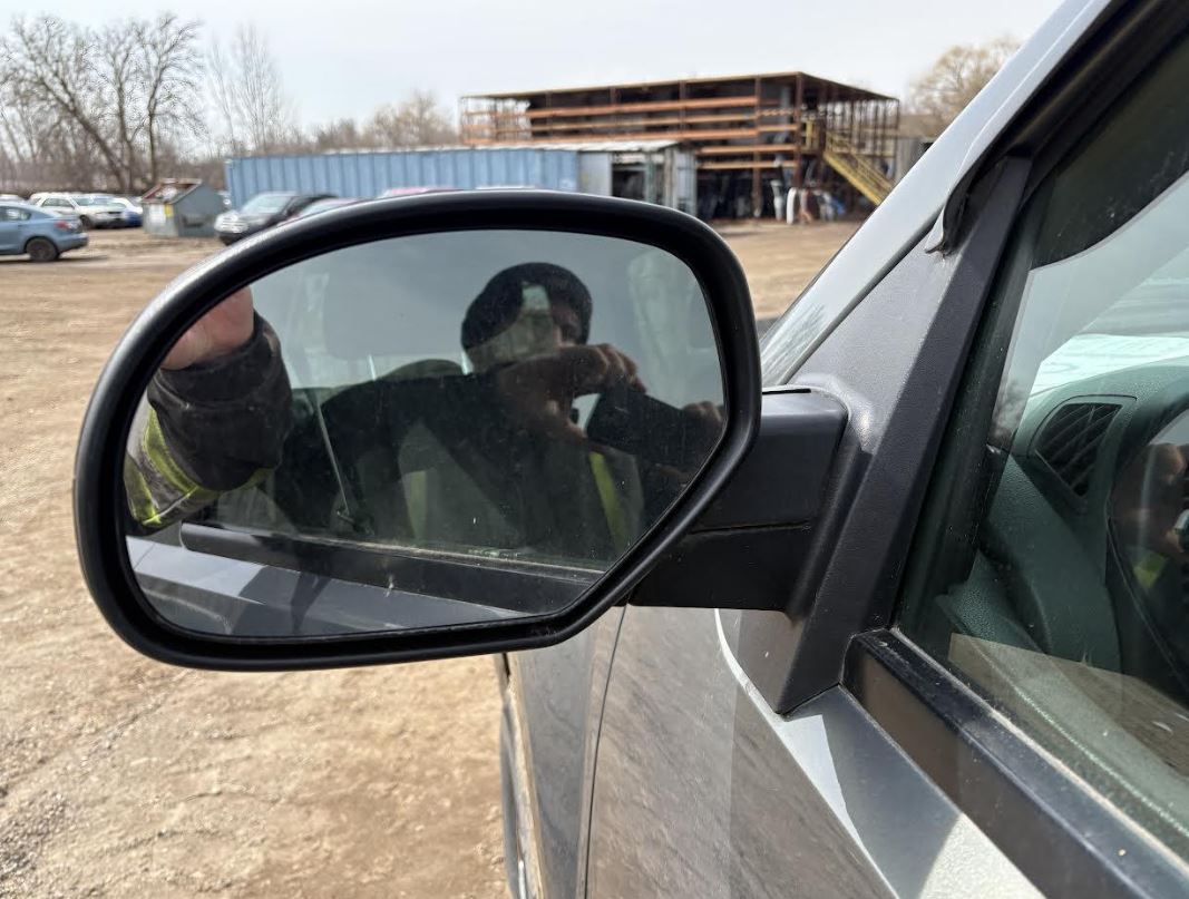 Used OEM LH Driver Door Mirror fits 2007-2013 Sierra/Silverado 1500 Pick up 2007-2014 Sierra/Silverado 2500 Pick up