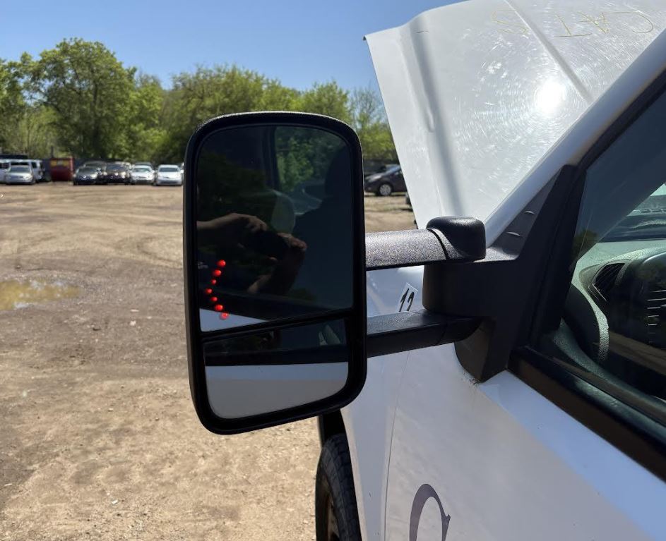 Used OEM LH Driver Door Mirror fits 2007-2013 Silverado/Sierra 1500 Pickup 2007-2014 Silverado/Sierra 2500/3500 pick up 20862098