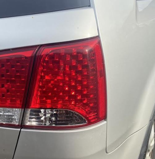 Used OEM RH Taillight fits 2011-2013 Kia Sorento 924021U300 924021U100