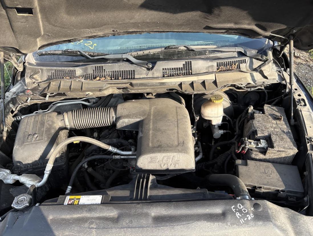 Alternateur d'origine d'occasion compatible avec les modèles suivants : Chrysler 300 (2011-2023), Dodge Challenger (2011-2023) et Dodge Pick-up (2015-2024).