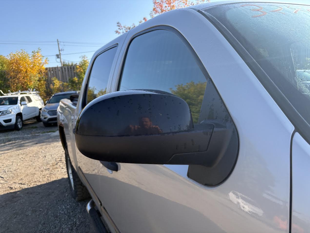 Used OEM R Door Mirror fits 2007-2014 Chevrolet Silverado GMC Sierra 1500 2500 3500 20809968