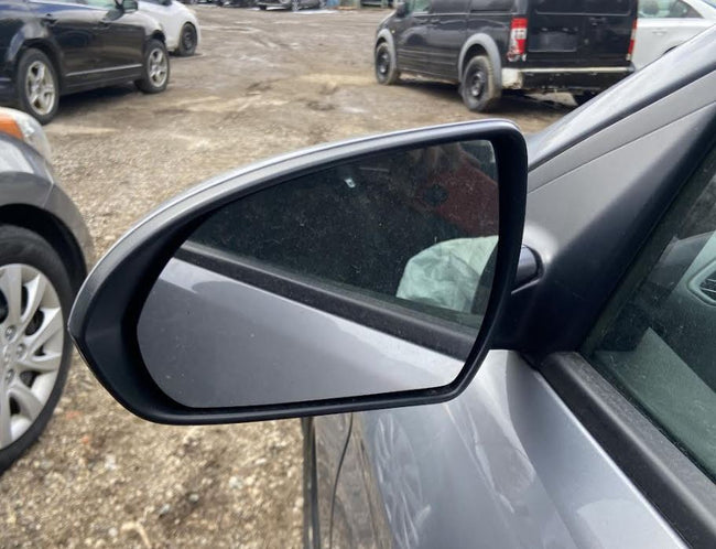 Used OEM LH Driver Door Mirror w/o memory, w/o blind spot, w/o turn signal fits 2017-2018 Hyundai Elantra