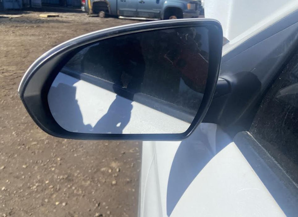 Used OEM LH Driver Door Mirror w/o memory, w/o blind spot, w/o turn signal fits 2017-2018 Hyundai Elantra