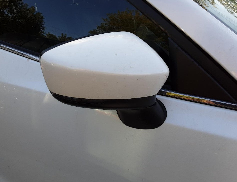 Used OEM RH Passenger Side Heated Door Mirror w/Integral Turn Signal fits 2017-2018 Mazda 3 BACR69121A