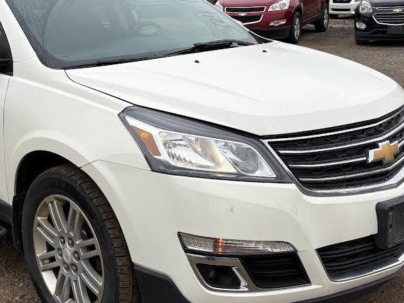 Used OEM RH Passenger Side Headlight fits 2013-2017 Chevy Traverse 23402605