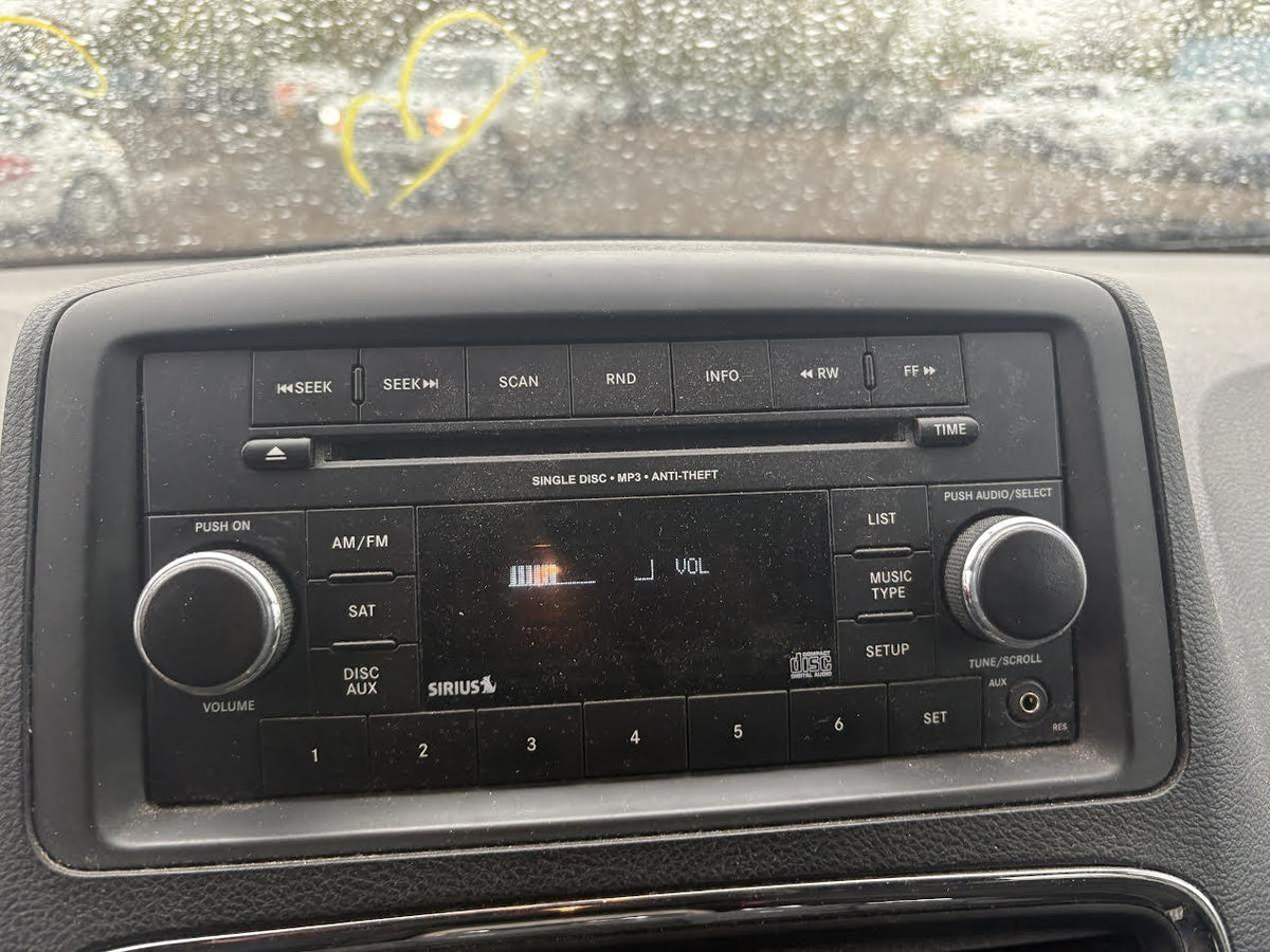 Équipement audio/vidéo d'origine d'occasion compatible avec les modèles Town & Country (2012-2016) et Caravan (2012-2020) : 5091258AH, 5091258AF, 5091258AE, 5091258AC, 5091258AB, 5091258AAZ et 5091258AG.