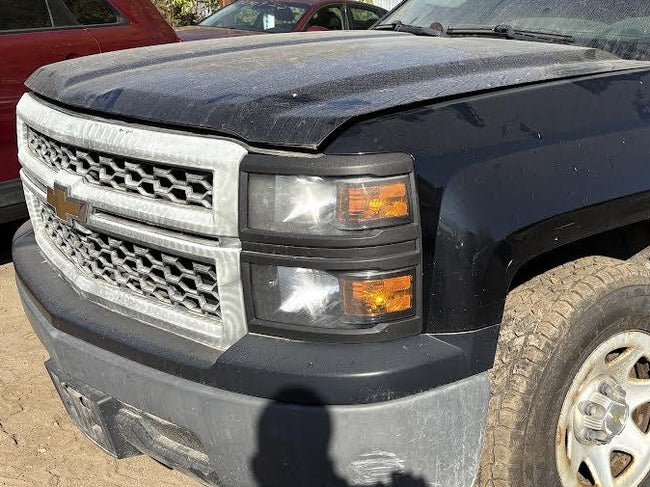 Used OEM LH Driver Side Headlight fits 2014-2015 Silverado 1500 23380552