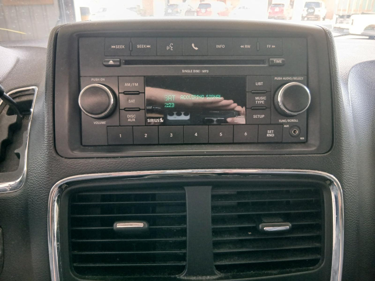 Équipement audio/vidéo d'origine d'occasion (sans navigation) compatible avec les modèles Town & Country (2012-2016) et Caravan (2012-2020) : références 5091301AH, 05091301AA et 05091301AC.