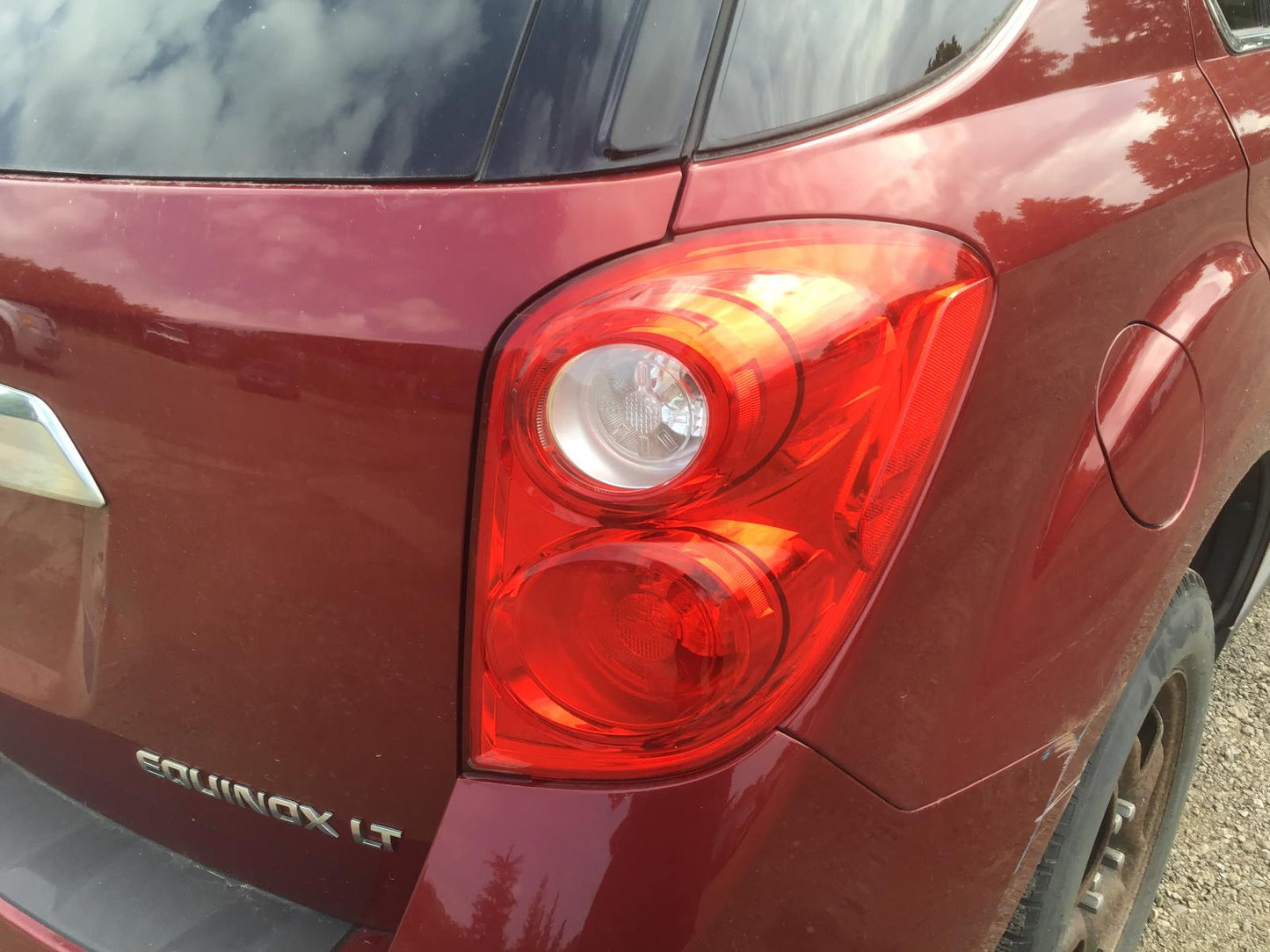 Used OEM RH Tail light 2010-2015 Equinox 22759317