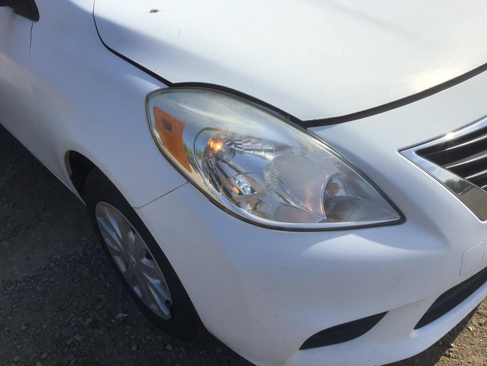 Used OEM RH Halogen Headlight fits 2012-2014 Versa Sedan 260103AN0B