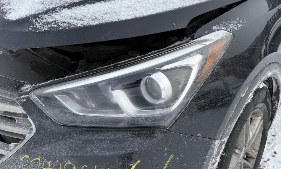 Used OEM LH Halogen Headlight fits 2017-2018 Hyundai Santa Fe 921014Z500