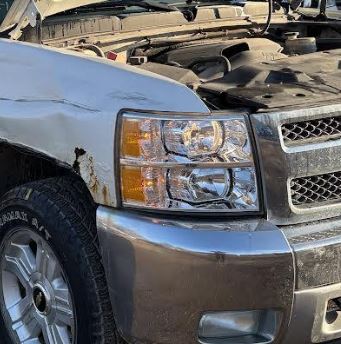 Used OEM RH Passenger Side Headlight fits 2007-2013 Silverado 1500, 2007-2014 Silverado 2500/3500 22853028