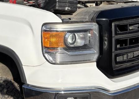 Used OEM RH w/out LED Accent Headlight fits 2014-2015 Sierra 1500, 2015 Sierra 2500/3500 GM23130718