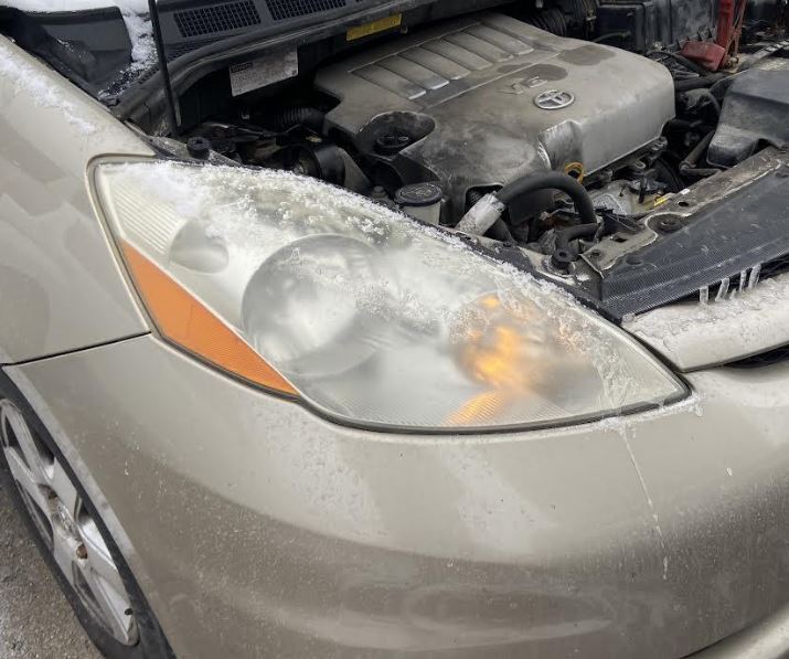Used OEM RH Headlight fits 2006-2010 Toyota Sienna 81110AE030
