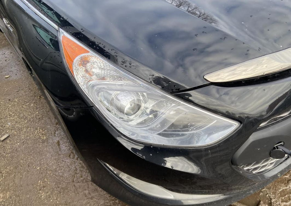 Used OEM RH Passenger side Headlight fits 2011-2015 Hyundai Sonata 921024R050
