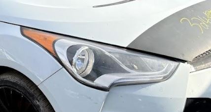 Used OEM RH Halogen w/o projector Headlight fits 2012-2017 Hyundai Veloster 921022V000