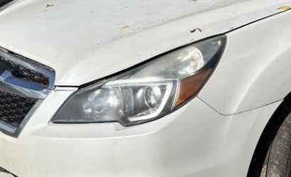 Used OEM LH Driver side Halogen Headlight fits 2013-2014 Subaru Legacy 84001AJ23A