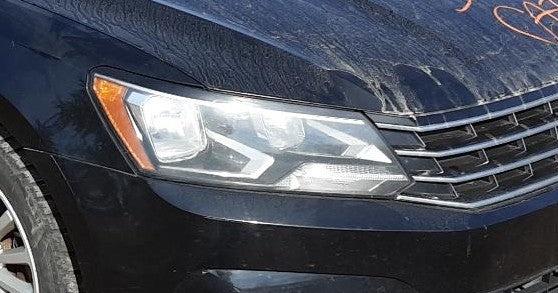 Used OEM RH Passenger side Halogen Headlight fits 2016-2019 Volkswagen Passat 561941006F