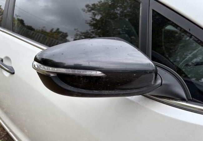 Used OEM RH Side Door Mirror w/courtesy Lamps, w/blind spot alert fits 2017-2018 Kia Forte 87620B0040