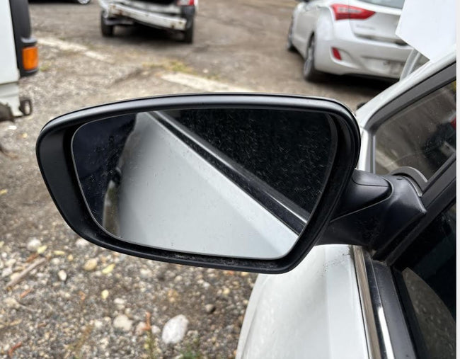 Used OEM LH Side Door Mirror w/courtesy Lamps, w/blind spot alert fits 2017-2018 Kia Forte 87610B0040