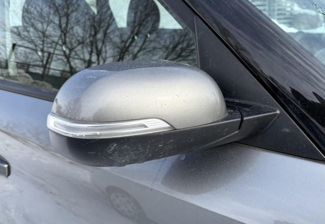 Used OEM RH Passenger Door Mirror w/turn Signal fits 2014-2019 Kia Soul 87620B2540