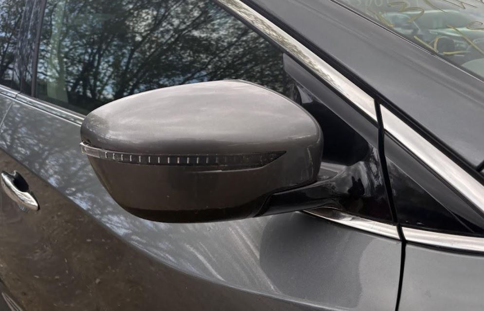 Used OEM RH Passenger side Door Mirror Power w/o memory alert fits 2017-2024 Nissan Murano