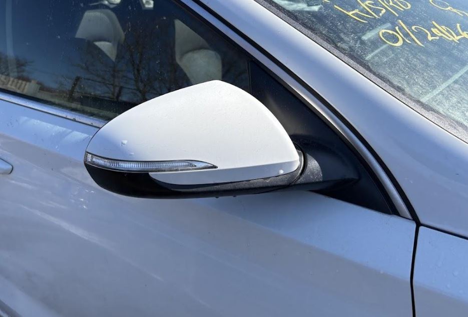 Used OEM RH Passenger Door Mirror w/Blind spot mirror fits 2018-2020 Hyundai Elantra Hatchback 87620G3250