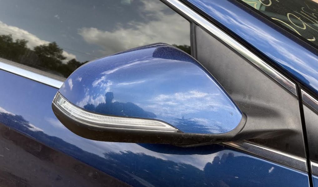 Used OEM RH Passenger Door Mirror w/turn signal. w/blind spot fits 2015-2017 Hyundai Sonata