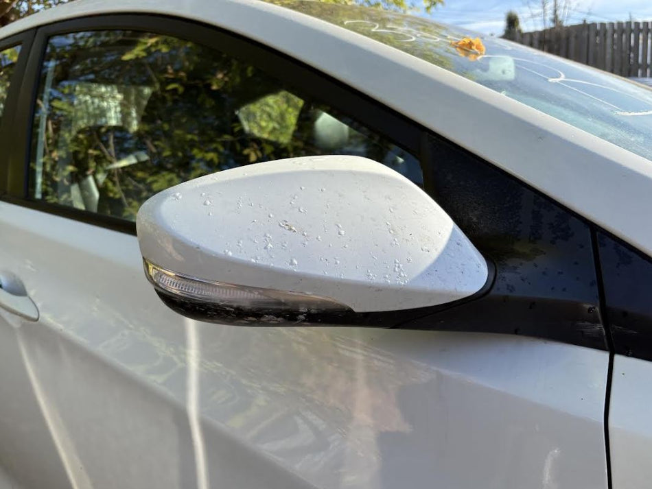 Used OEM R Door Mirror fits 2011-2015 Hyundai Elantra 876203X040 876203Y000