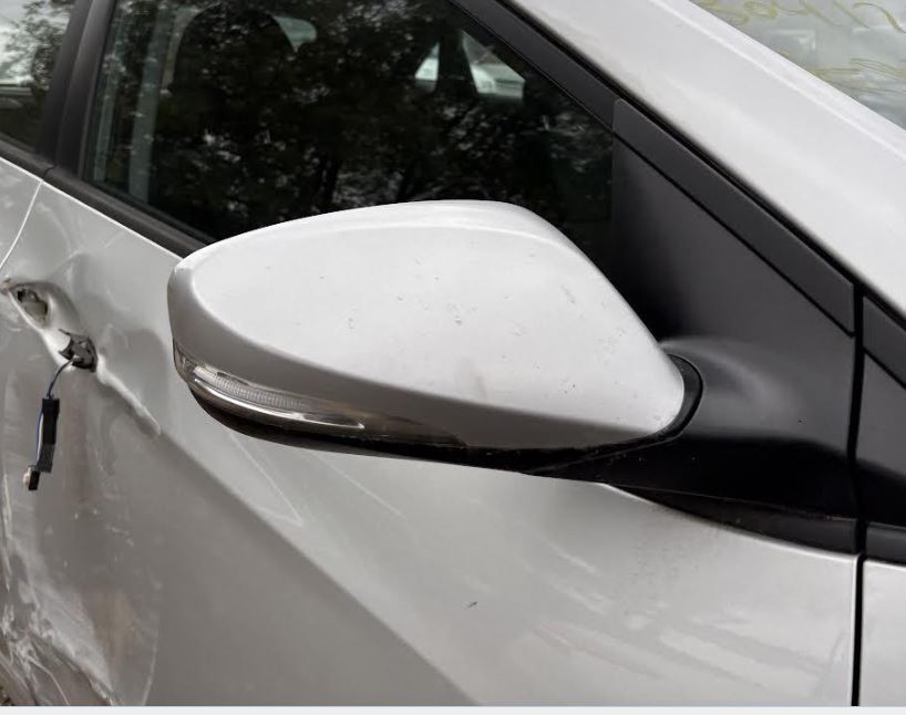 Used OEM R Door Mirror fits 2013-2017 Hyundai Elantra 87620A5200