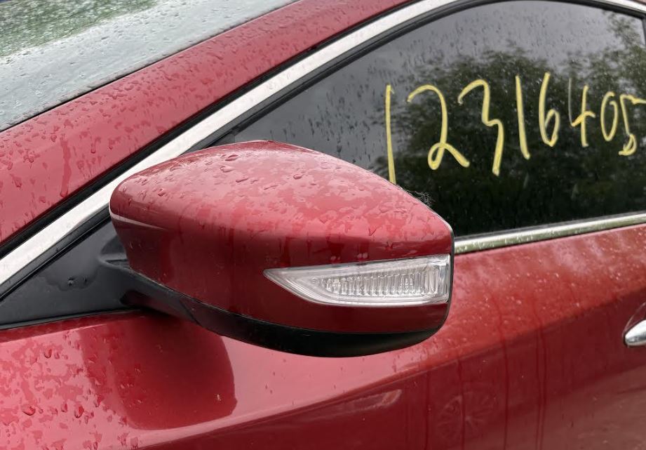 Used OEM LH Side Door Mirror fits 2013- 2015 Nissan Altima(w/LED turn indicators) 2016-2018 Nissan Altima (w/turn signal) 963023TH3A 963743TH1A