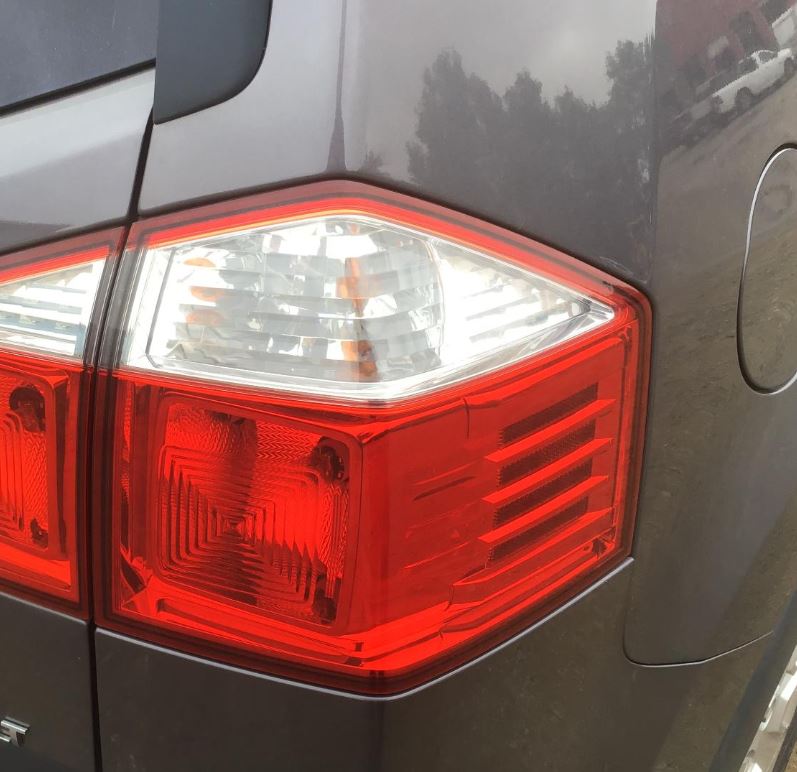 Used OEM RH Taillight fits 2012-2014 Chevrolet Orlando 95238341